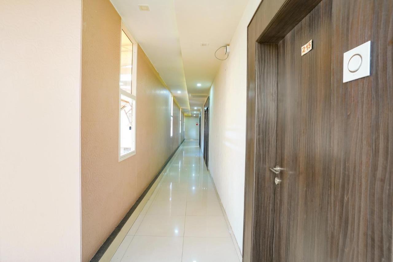 FabHotel Regent Inn Pimpri-Chinchwad Exterior foto