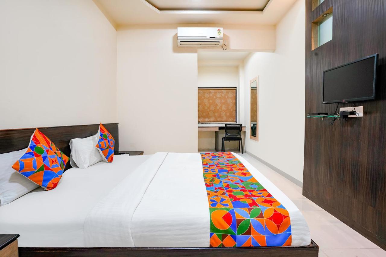 FabHotel Regent Inn Pimpri-Chinchwad Exterior foto